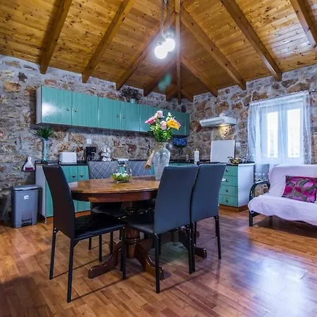 Holiday home Artemis *