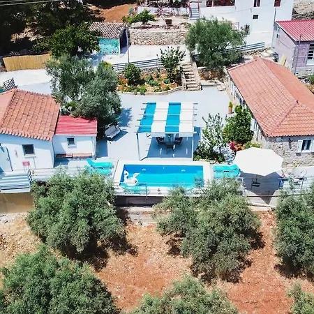 Artemis Holiday home